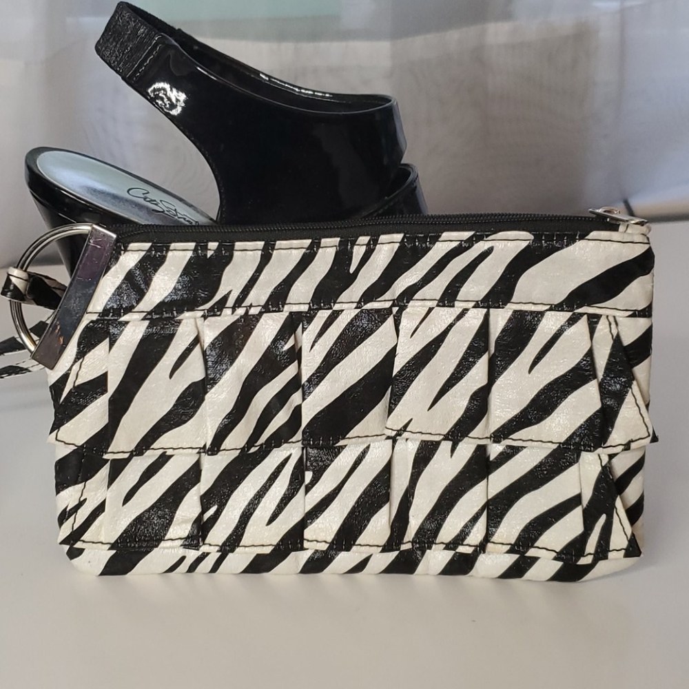 City Streets open toe platform Heels/Clutch - Picture 4 of 11